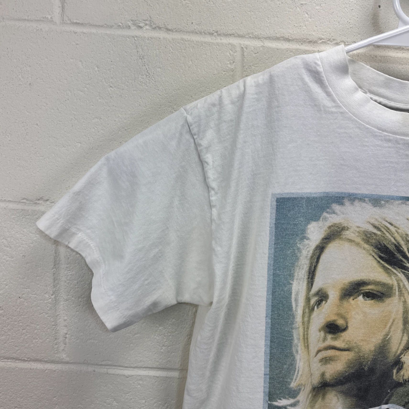 Vintage VINTAGE Nirvana T Shirt Giant by Tultex 1990s Memorial Kurt Cobain Graphic Print White Large Mens Short Sleeve Crew Neck 90s Rock Mem... Size US L / EU 52-54 / 3 - 6 Thumbnail