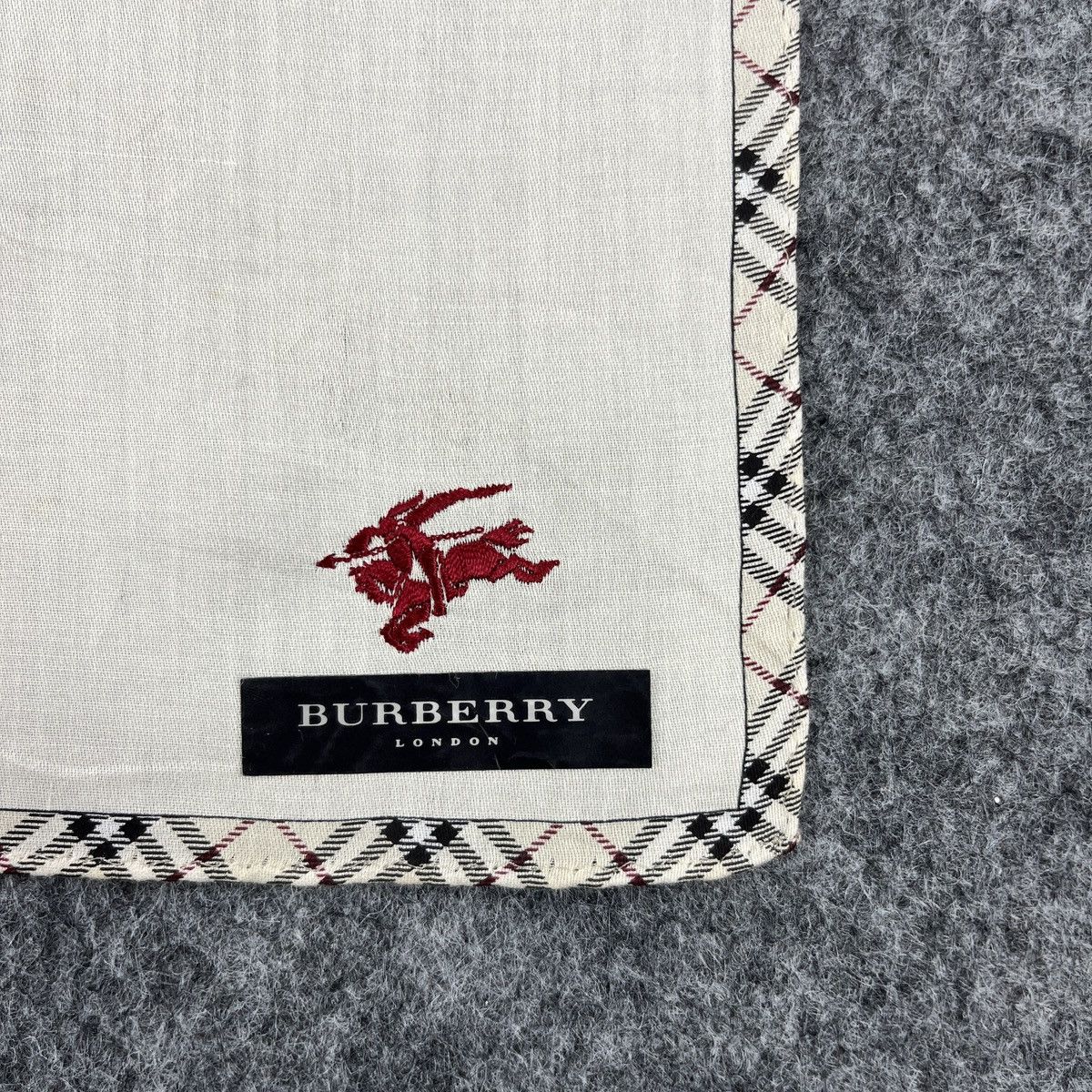 Burberry Burberry Handkerchief / Bandana / Neckerchief B965 Size ONE SIZE - 2 Thumbnail