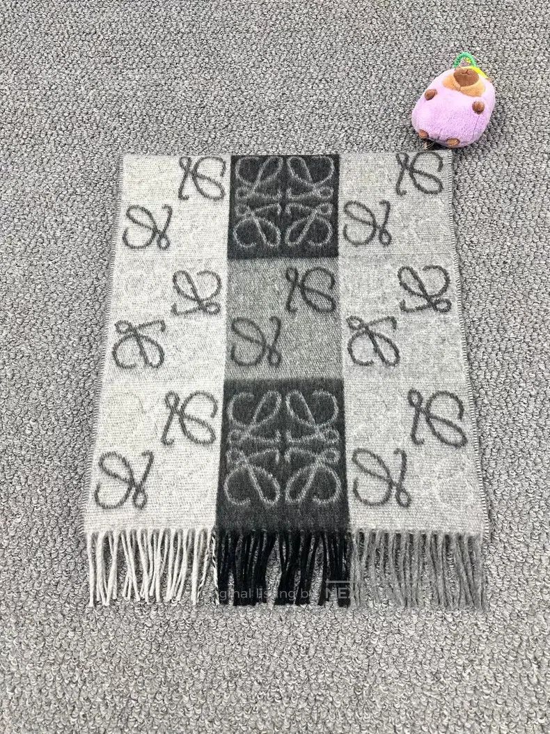 Loewe Loewe Gray Monogrammed Logo Wool Fleece Scarf Size ONE SIZE - 3 Thumbnail