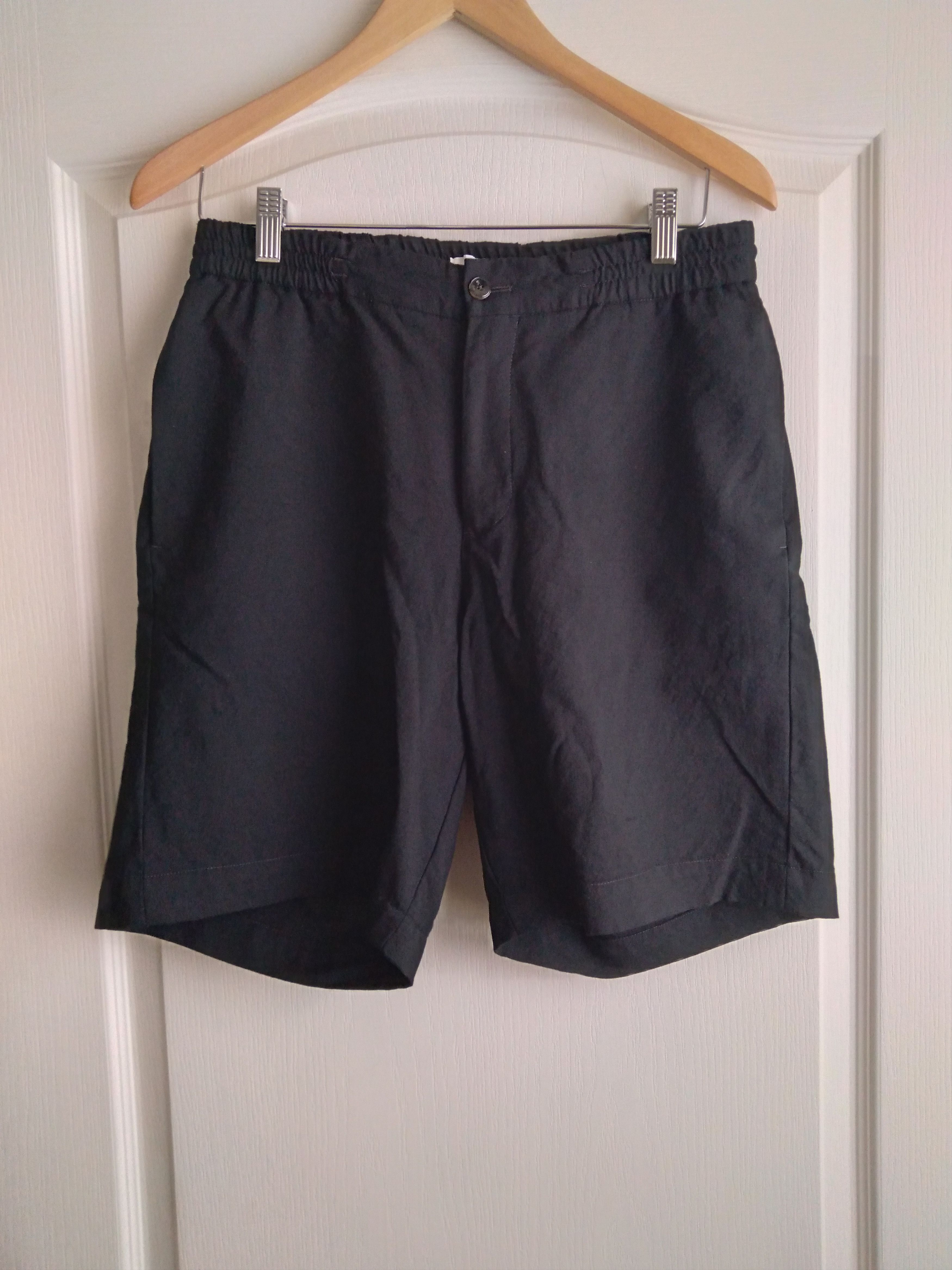 PT Torino Wool Drape Shorts Black Italy size 30 46 Size US 30 / EU 46 - 1 Thumbnail