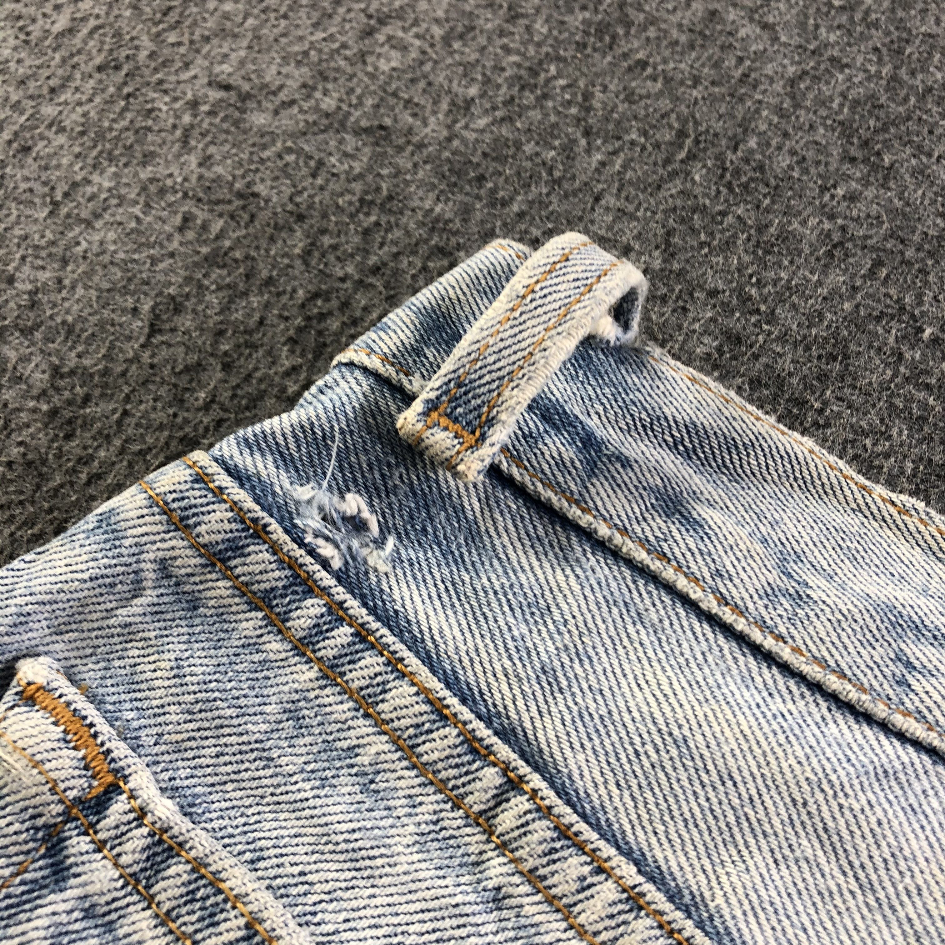 Levi's 90s Vintage Light Wash Levis 501 Jeans-J3738 Size US 34 / EU 50 - 8 Thumbnail