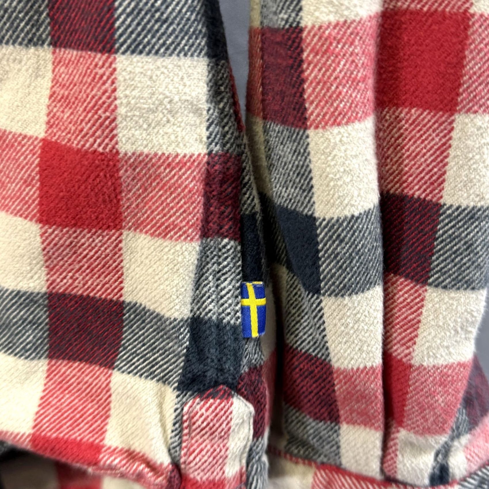 Vintage Fjällräven Skog Shirt Mens M Red Blue Plaid Flannel Slim Fit Outdoor Work Shirt Size US M / EU 48-50 / 2 - 4 Thumbnail