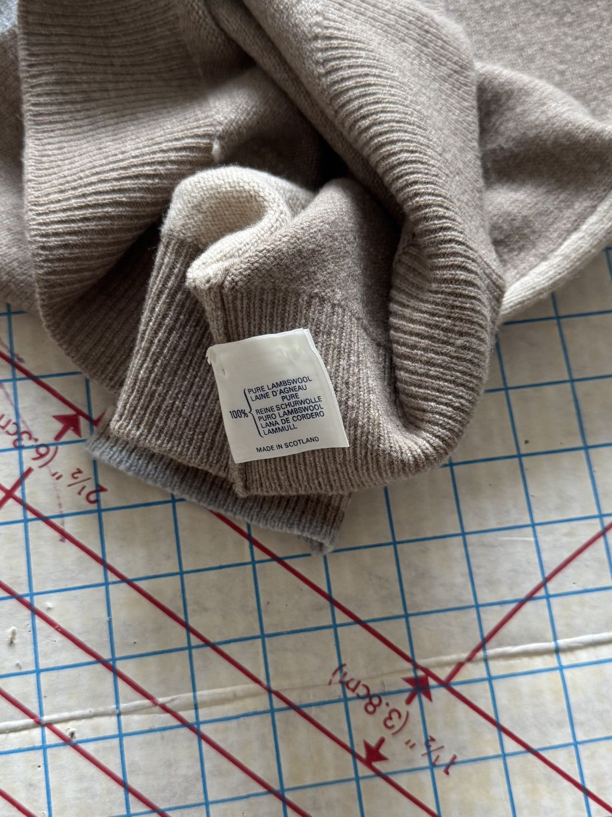 Pringle Of Scotland Vintage Pringle Of Scotland Wool V-Neck Knit Sweater Size 46 Size US L / EU 52-54 / 3 - 10 Thumbnail