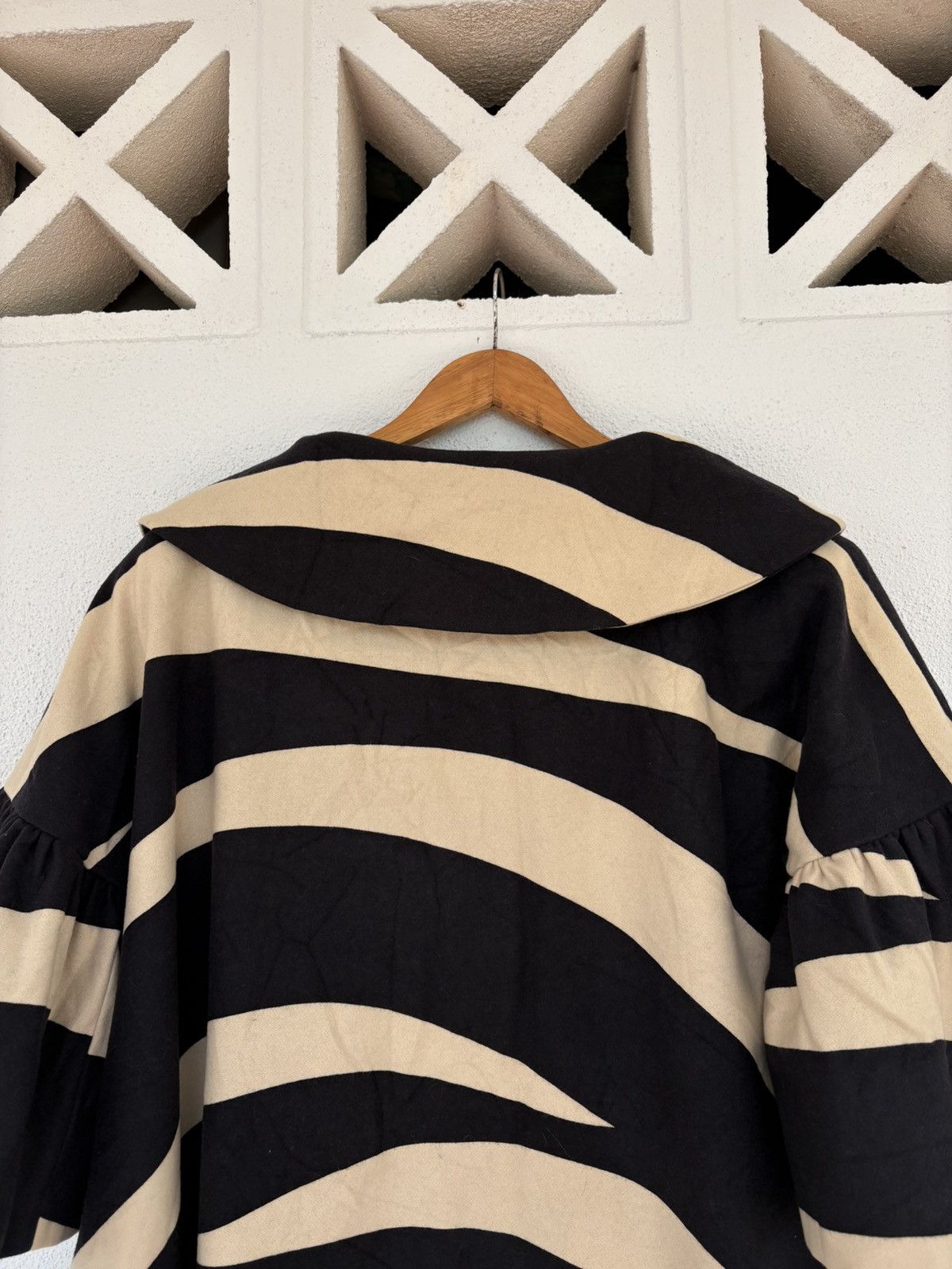 Moschino Moschino Cheap and Chic Oversized Zebra Stripe Coat Jacket Size US XL / EU 56 / 4 - 8 Thumbnail