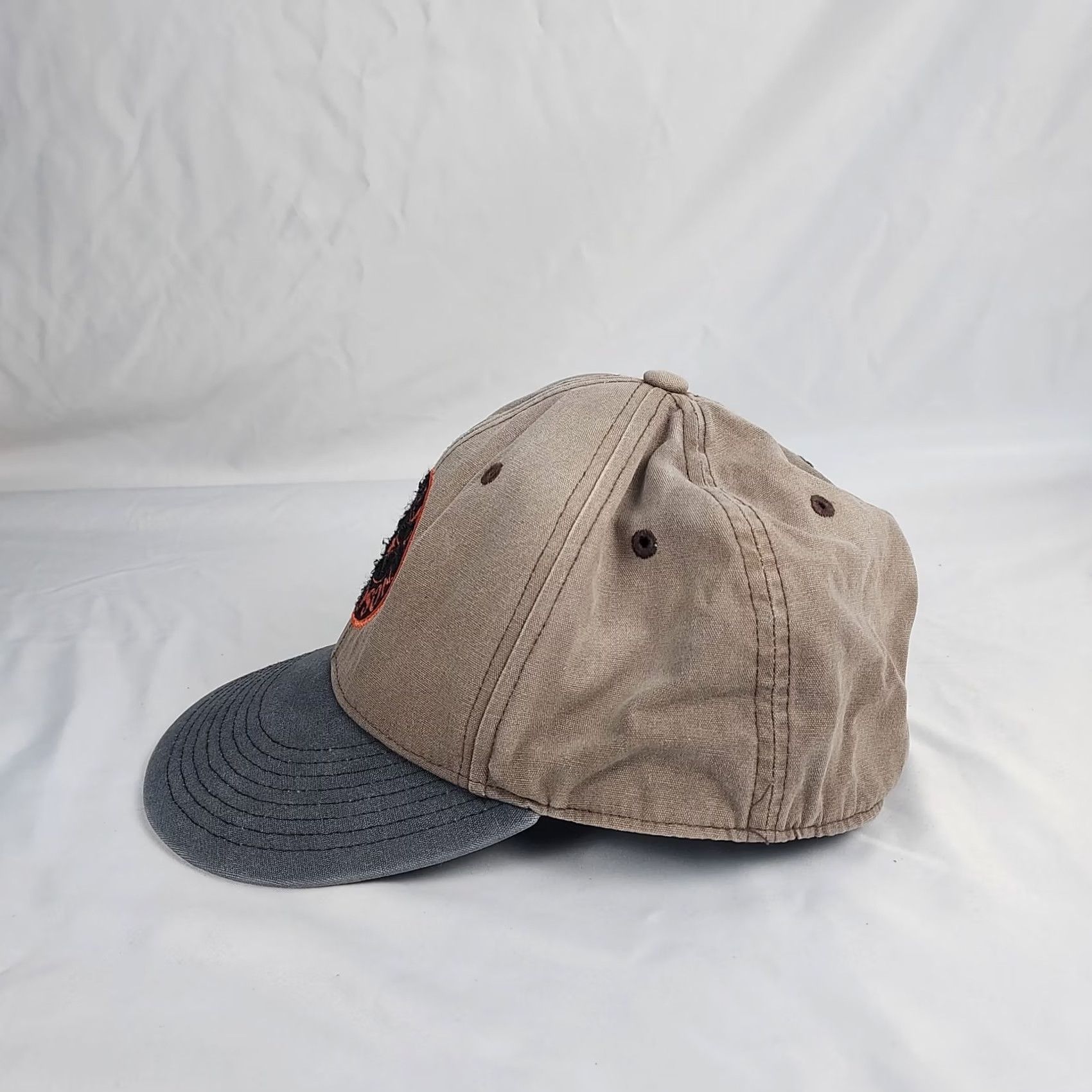 Harley Davidson Harley-Davidson Fitted Hat Tan Gray Two Tone Logo Patch Cap Pre-Owned Mens One Size Cotton Baseball Cap Size ONE SIZE - 2 Thumbnail