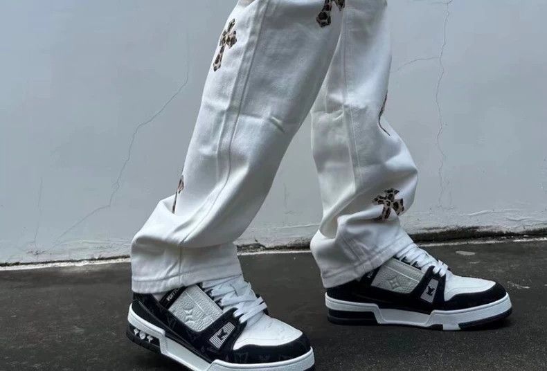 Louis Vuitton Louis Vuitton Black and white color-block logo embossed la Size US 7 / EU 40 - 9 Thumbnail