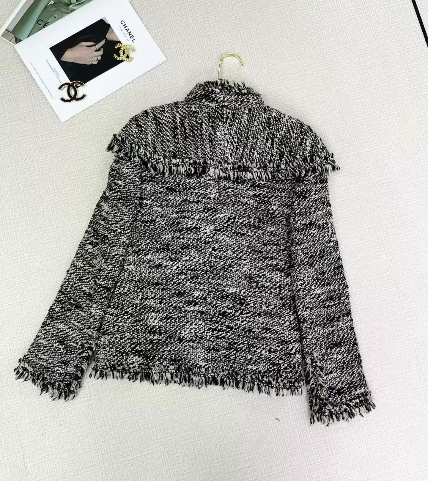 Chanel Chanel color blocked tweed badges embroidery jacket 34 Size XS / US 0-2 / IT 36-38 - 4 Thumbnail