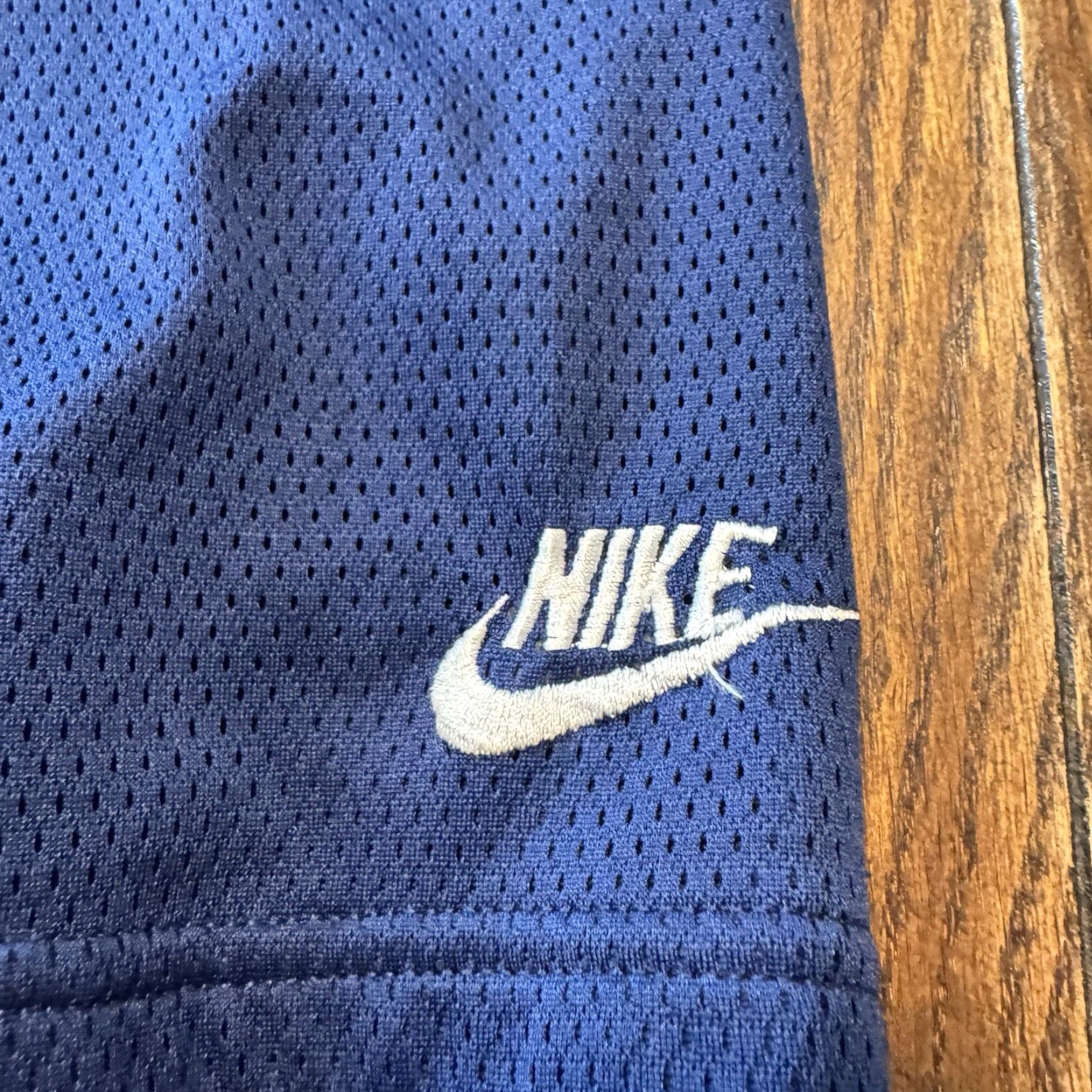 Nike VINTAGE Nike Men Shorts Size L Blue White Embroidered Logo 90s Athletic Activewear Shorts Mens Regular Waist 32 in 5 in Inseam Size US 33 - 2 Thumbnail
