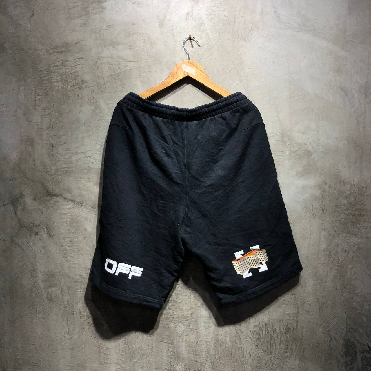 Off-White Off-White Wavy Logo sweatshorts Size US 36 / EU 52 - 5 Thumbnail