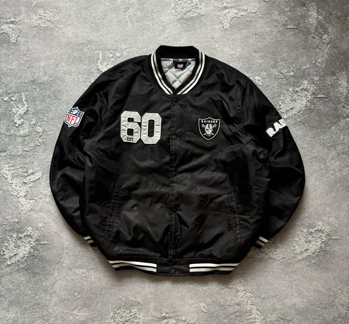 NFL Raiders NFL big logo bomber jacket varsity button up Size US XXL / EU 58 / 5 - 1 Thumbnail