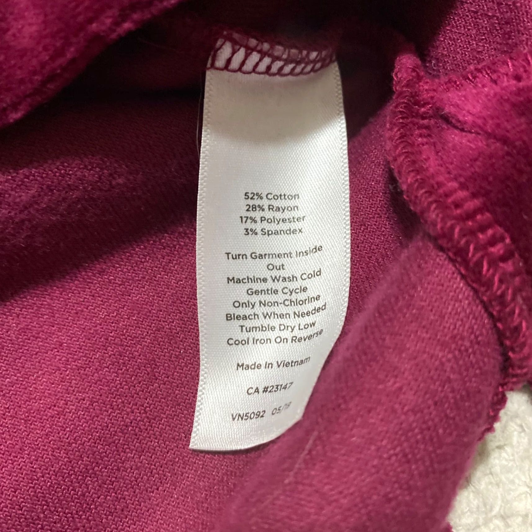Talbots Talbots Womens XL Top Pullover Shirt V-Neck Velvet Velour Red 100% Cotton Blend Stretch Easy Care Casual Workwear Size XL / US 12-14 / IT 48-50 - 4 Thumbnail