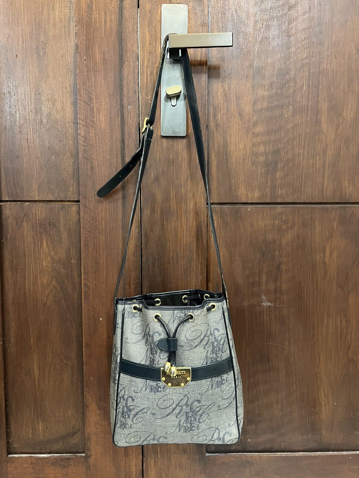 Genuine Leather Nina Ricci Paris Leather Crossbody/Sling Bag Size ONE SIZE - 1 Thumbnail