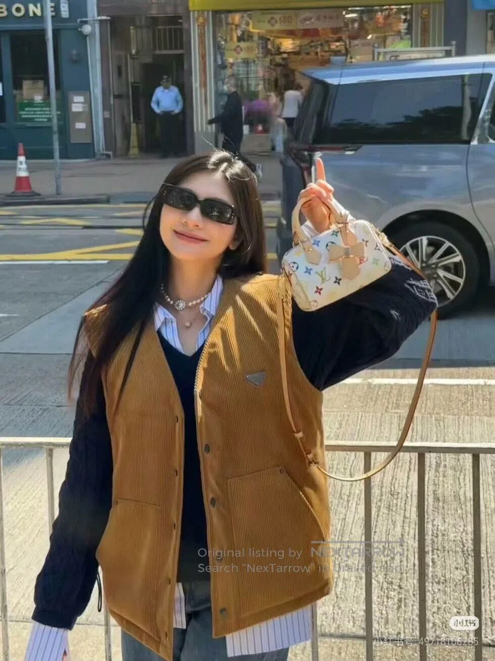 Prada Prada Corduroy Quilted Vest in Beige. Size US S / EU 44-46 / 1 - 4 Thumbnail