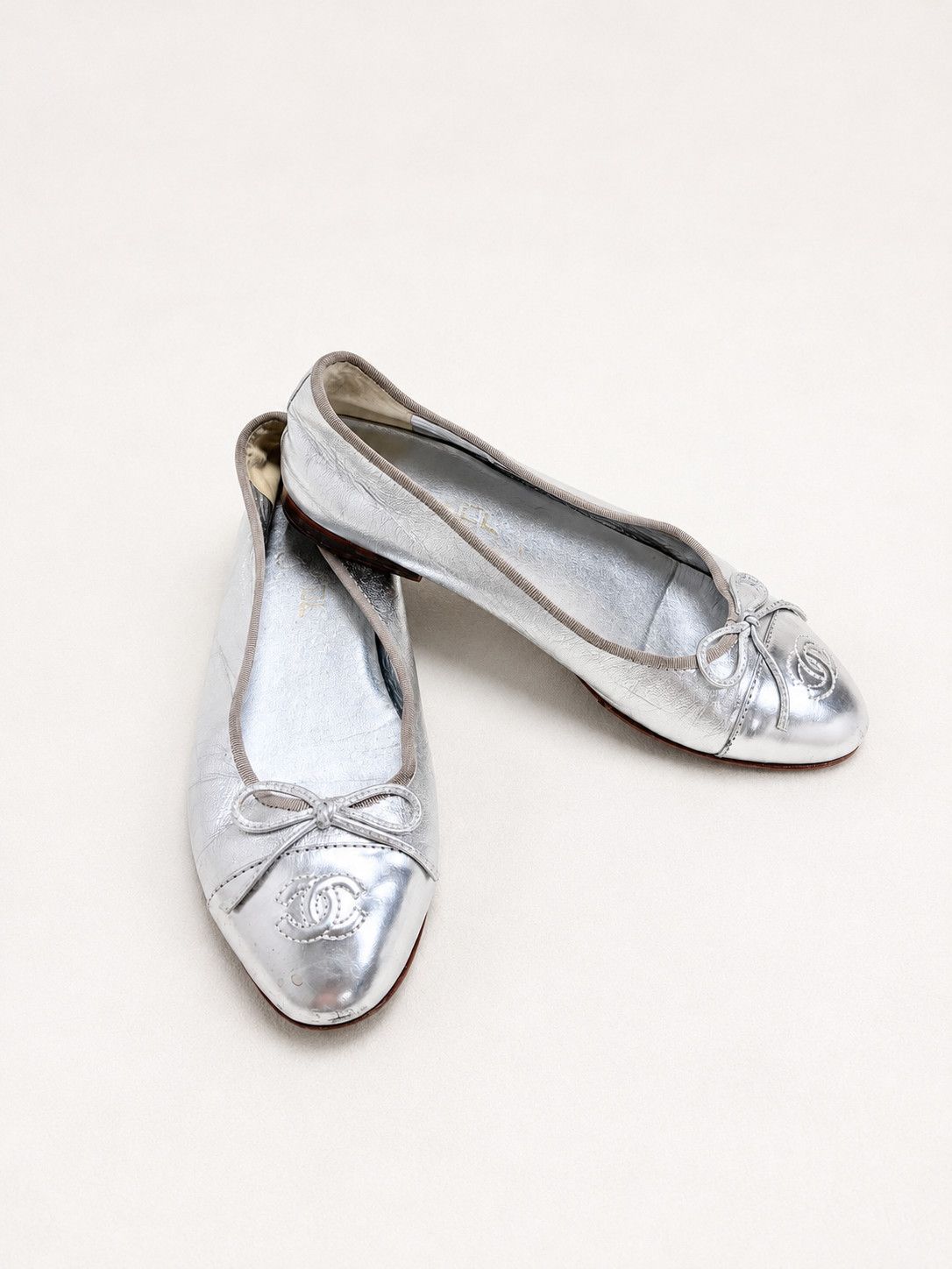 Chanel Ballerines Cuir Argent Size US 8 / IT 38 - 1 Thumbnail