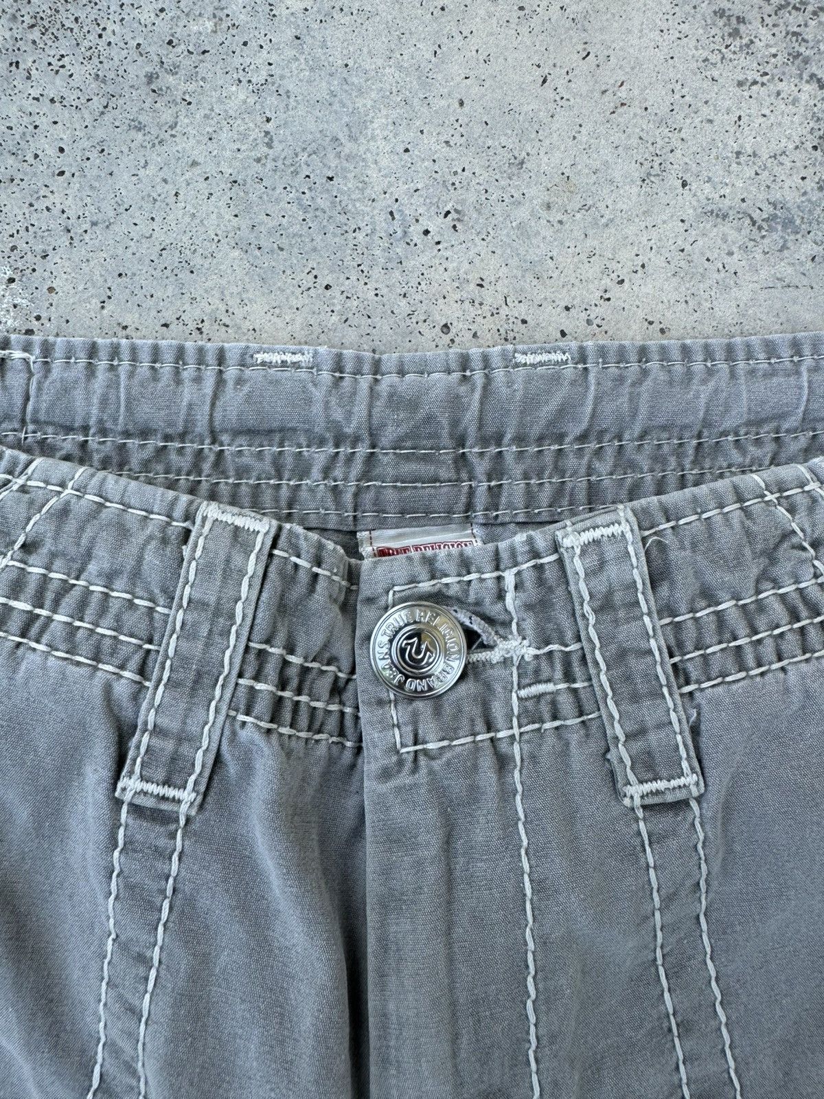 True Religion 2000s True Religion Multipocket y2k Cargos Short Size US 31 - 6 Thumbnail
