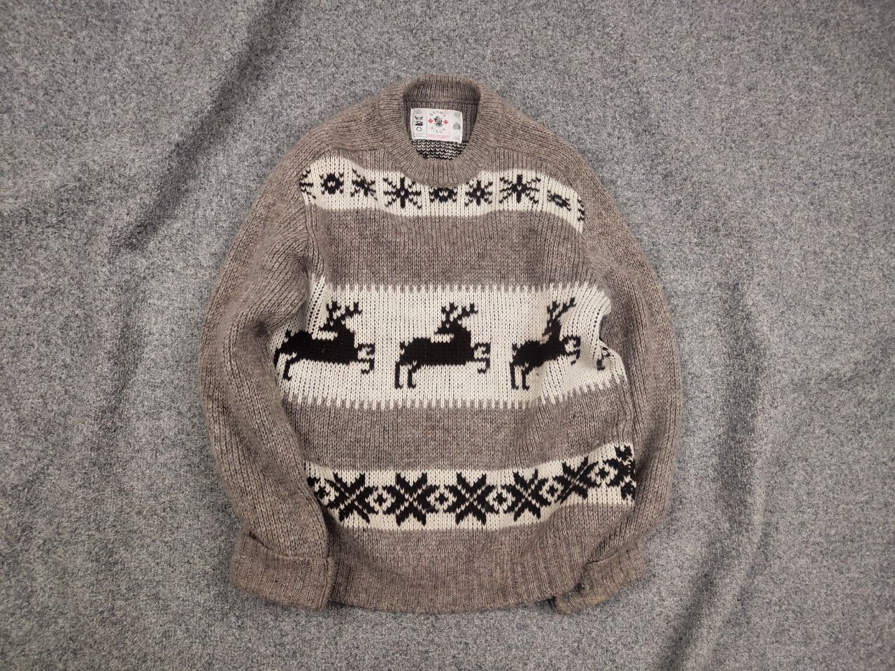 Vintage Vintage 90's Brown Bison Canada Pattern Hand Knit Sweater Size US L / EU 52-54 / 3 - 1 Thumbnail