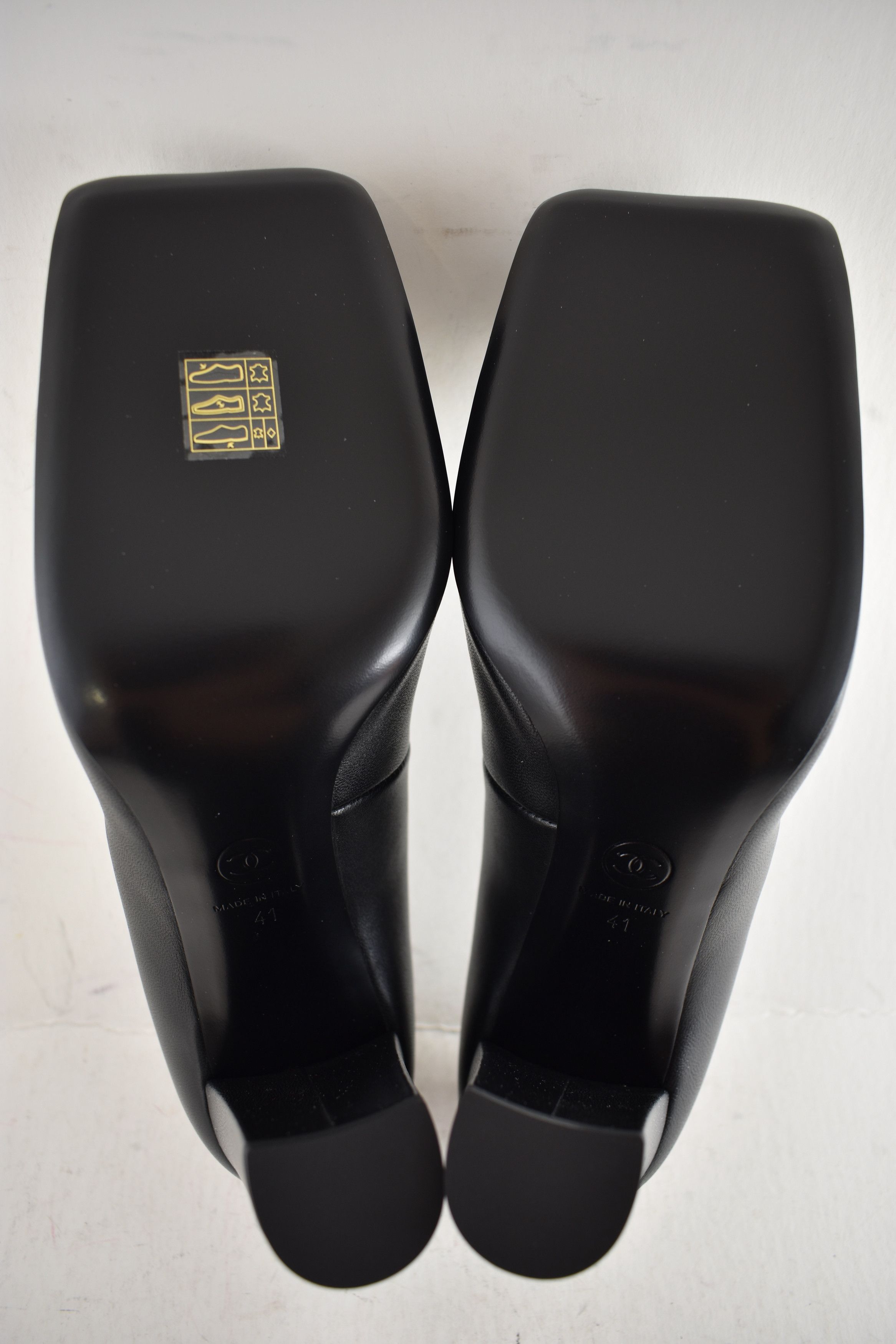 Chanel 26S Blazy White Square Toe Turnlock CC Block Heel Pump 41 Size US 11 / IT 41 - 22 Thumbnail