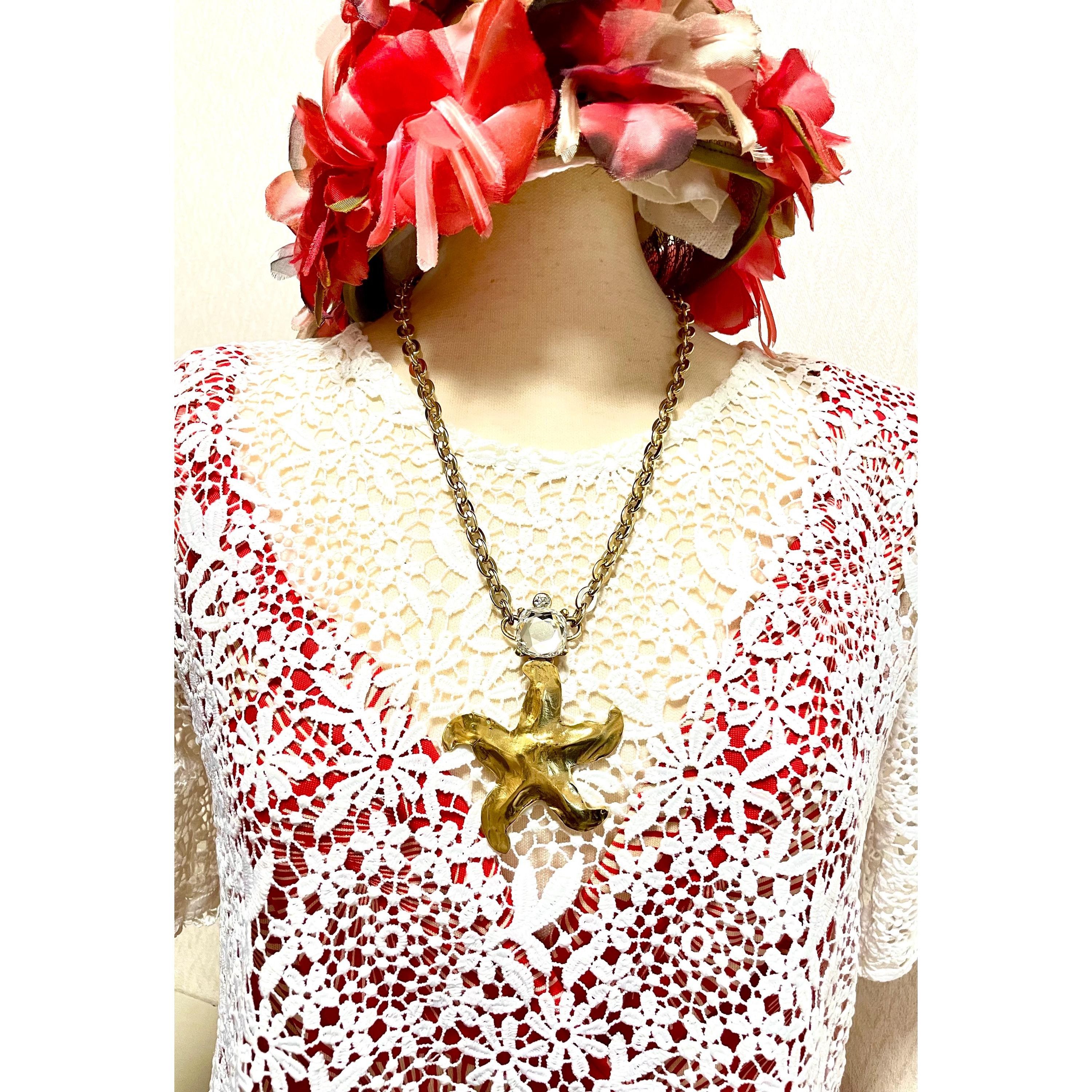 Yves Saint Laurent MINT. Vintage Yves Saint Laurent necklace with starfish top Size ONE SIZE - 9 Thumbnail