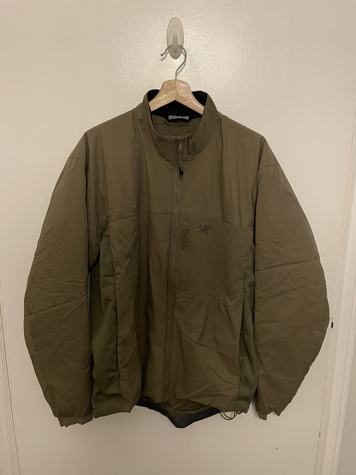 image of Arcteryx Leaf Atom Lt Gen 2 Jacket in Green, Men's (Size Large)