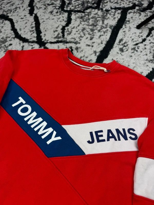 Tommy Hilfiger Tommy Hilfiger crewneck sweatshirt red white logo L Size US L / EU 52-54 / 3 - 4 Thumbnail