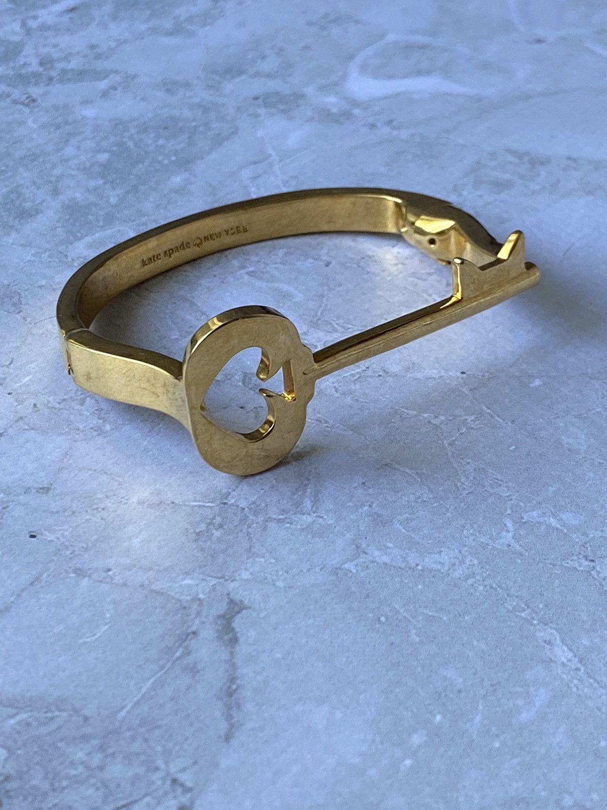 Kate Spade Kate Spade New York Gold-Tone Heart Bangle Bracelet Size ONE SIZE - 1 Thumbnail