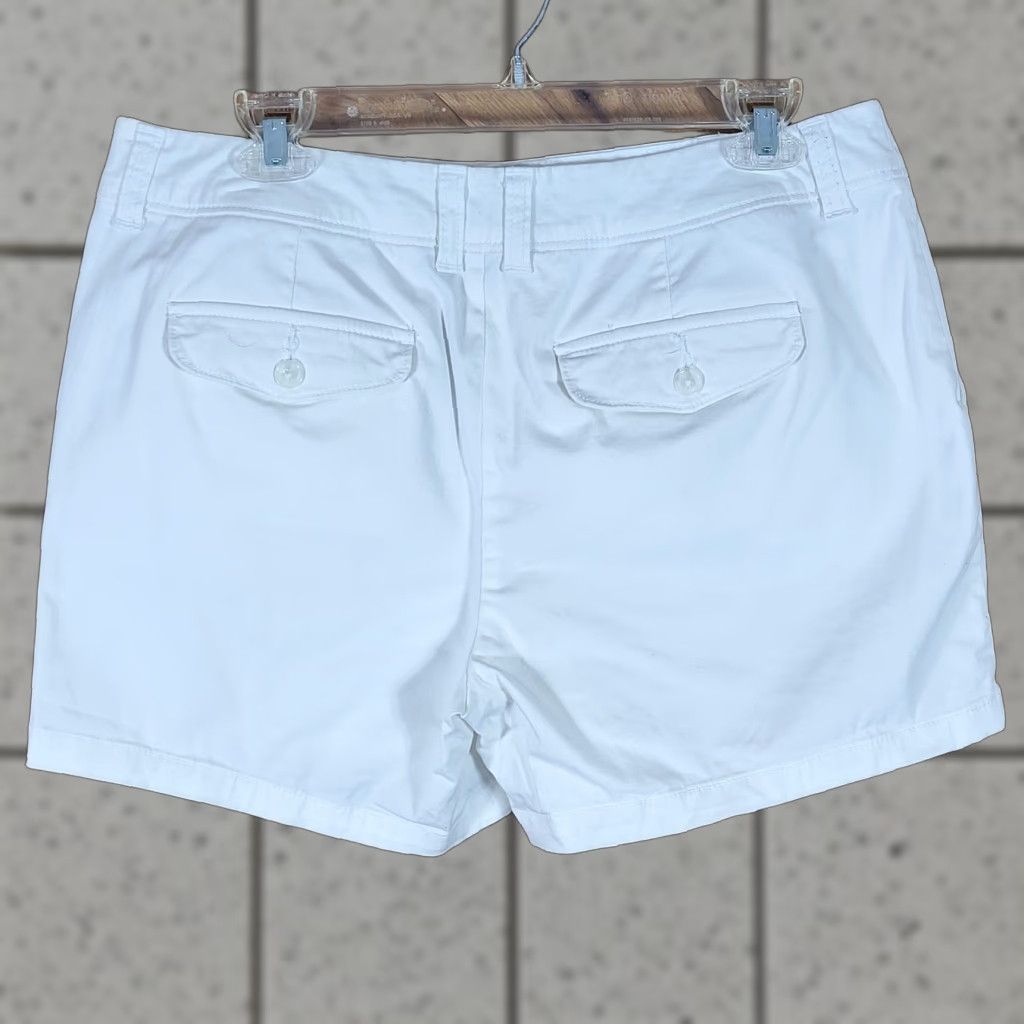 Liz Claiborne Liz Claiborne Classic Shorts Women 10 Chino White Stretch Cotton Pockets Beach Nautical Casual Travel Summer Patio Size 24" / US 00 / IT 34 - 1 Thumbnail