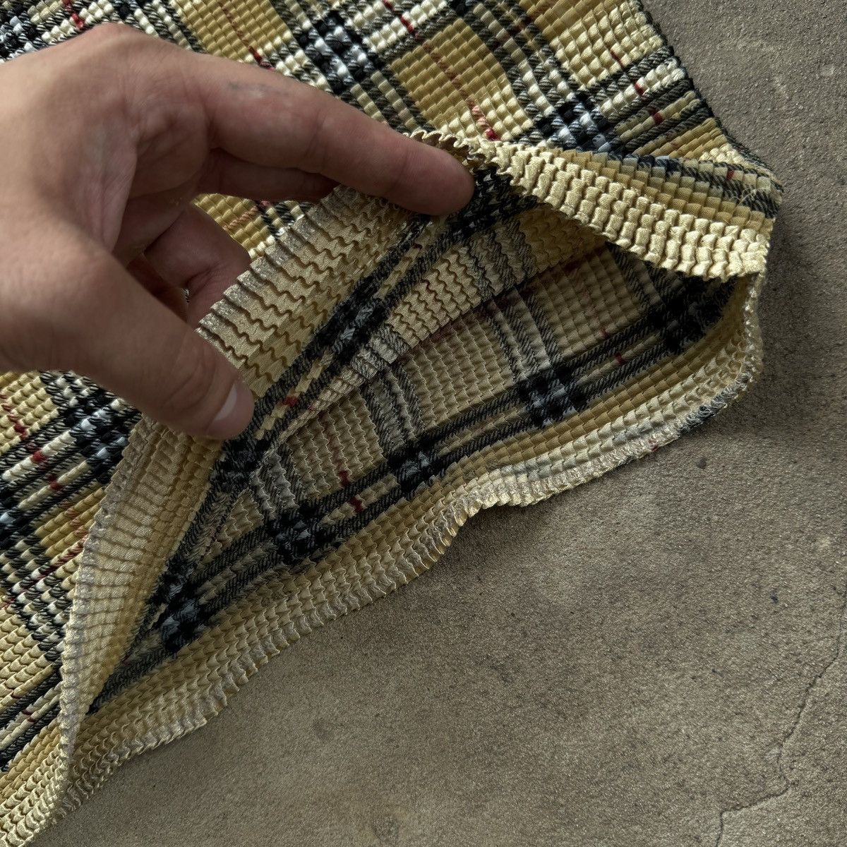 Japanese Brand × Vintage Vintage Pleated T-shirt Issey Miyake style burrbery Size ONE SIZE - 4 Thumbnail