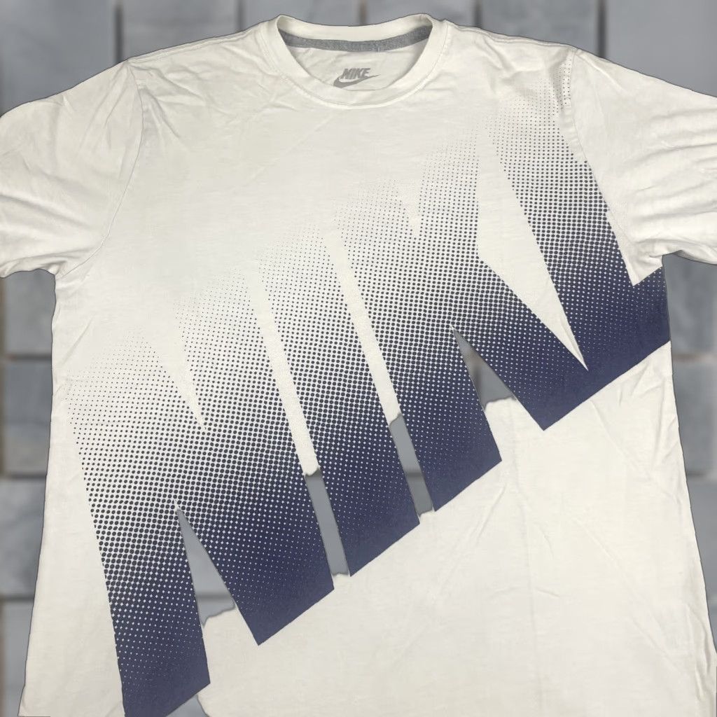 Nike VINTAGE Nike Tshirt Shirt Mens L White Blue Graphic Tee Sports Fade Excercise Size US L / EU 52-54 / 3 - 1 Thumbnail