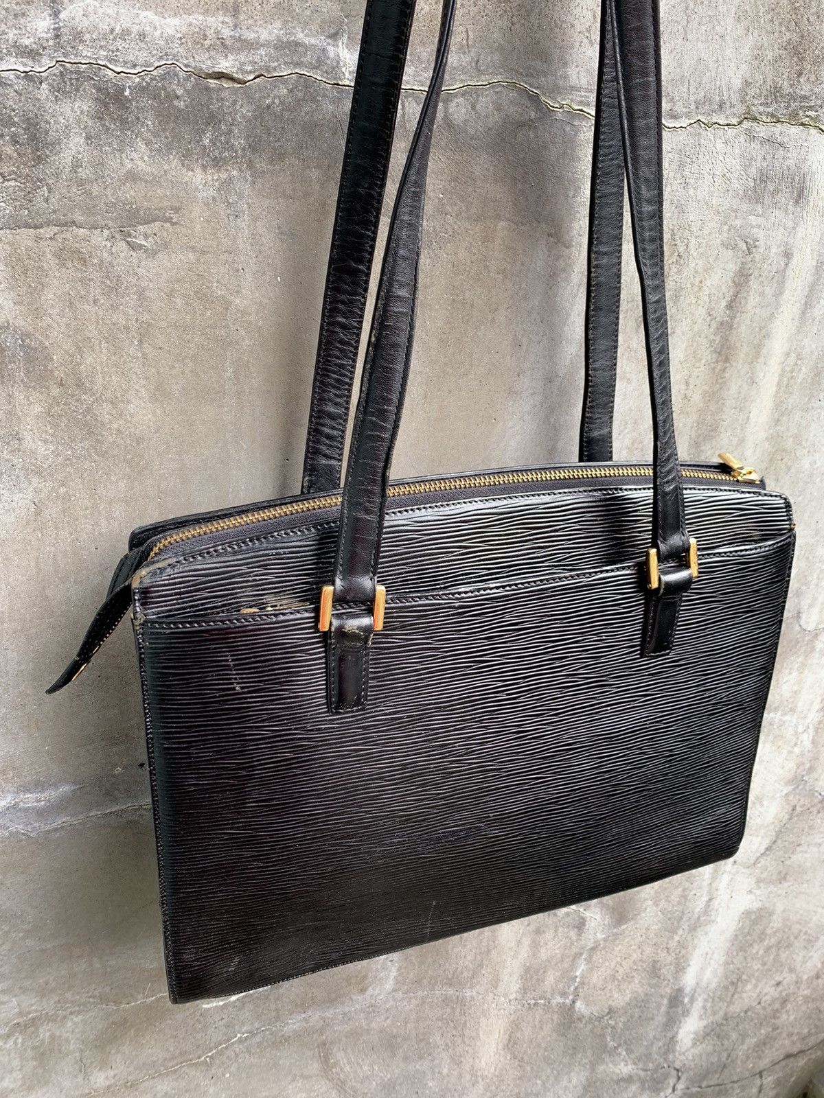 Valentino Epi Leather Black Shoulder Bag Size ONE SIZE - 3 Thumbnail