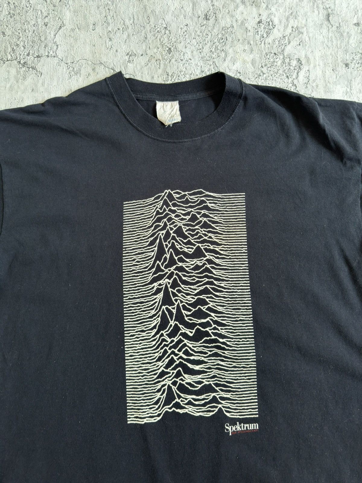 Band Tees Vintage 1992 Joy Division Spectrum Album Band T Shirt Size US XL / EU 56 / 4 - 5 Thumbnail