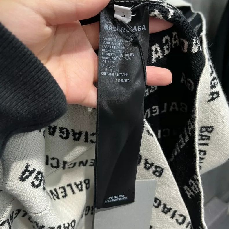 Balenciaga Balenciaga White monogrammed logo intarsia single-breasted Size US S / EU 44-46 / 1 - 4 Thumbnail