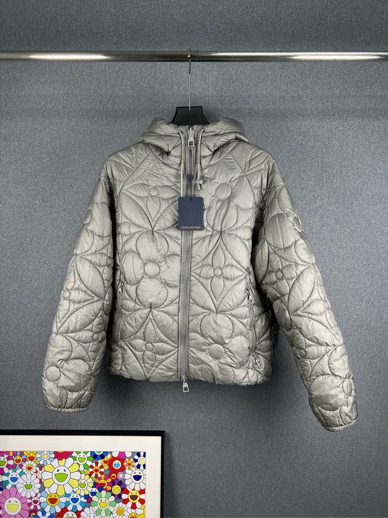 Louis Vuitton Louis Vuitton Double-sided down jacket with presbyopic emb Size US M / EU 48-50 / 2 - 1 Thumbnail