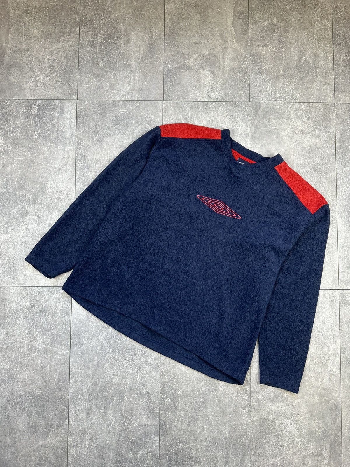 Umbro Umbro Vintage Fleece Sweatshirt Centr Logo Size US L / EU 52-54 / 3 - 1 Thumbnail