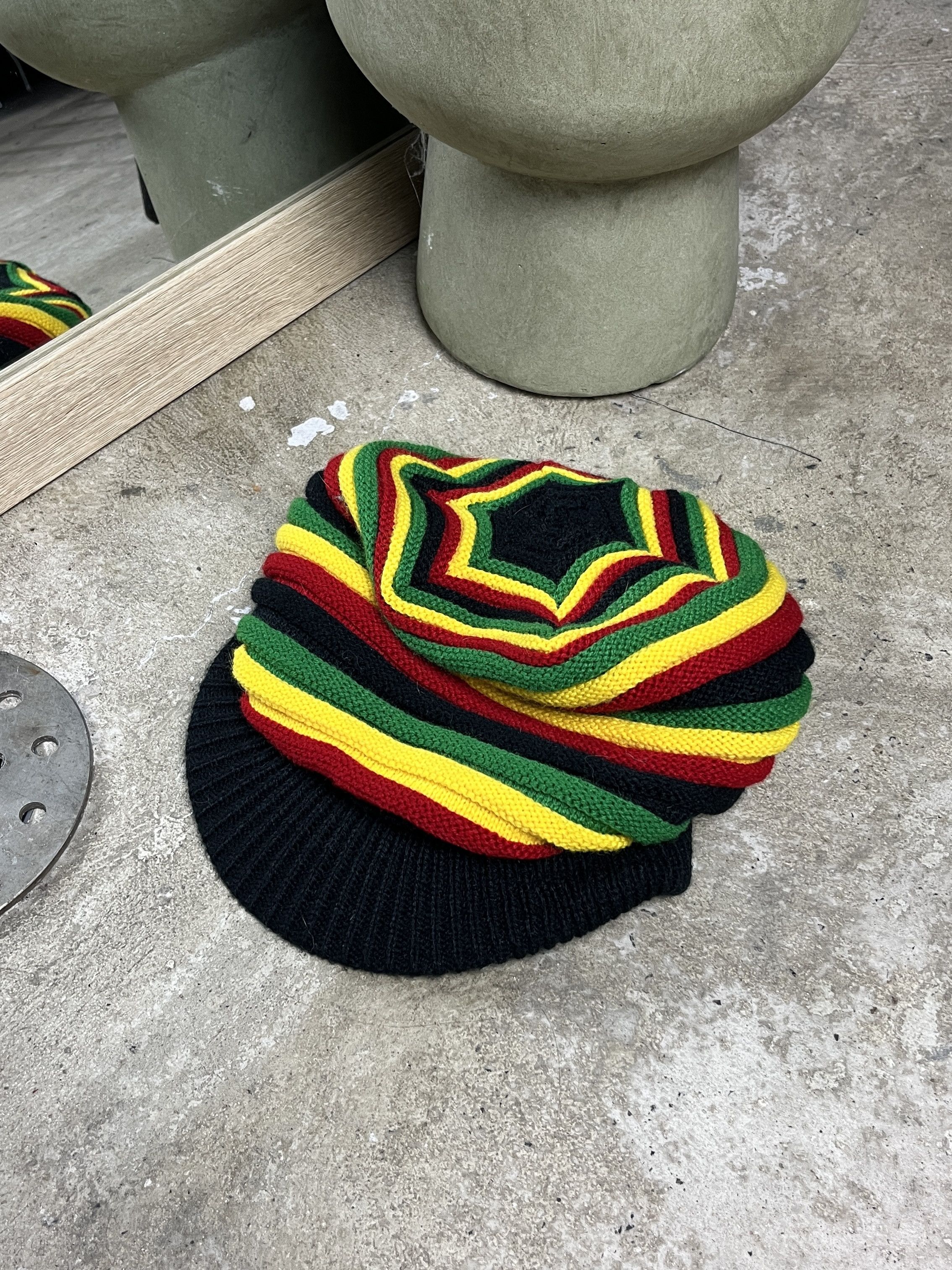 Vintage RASTA REGGAE STRIPED CHUNKY KNIT BEANIE - № 4529 Size ONE SIZE - 1 Thumbnail