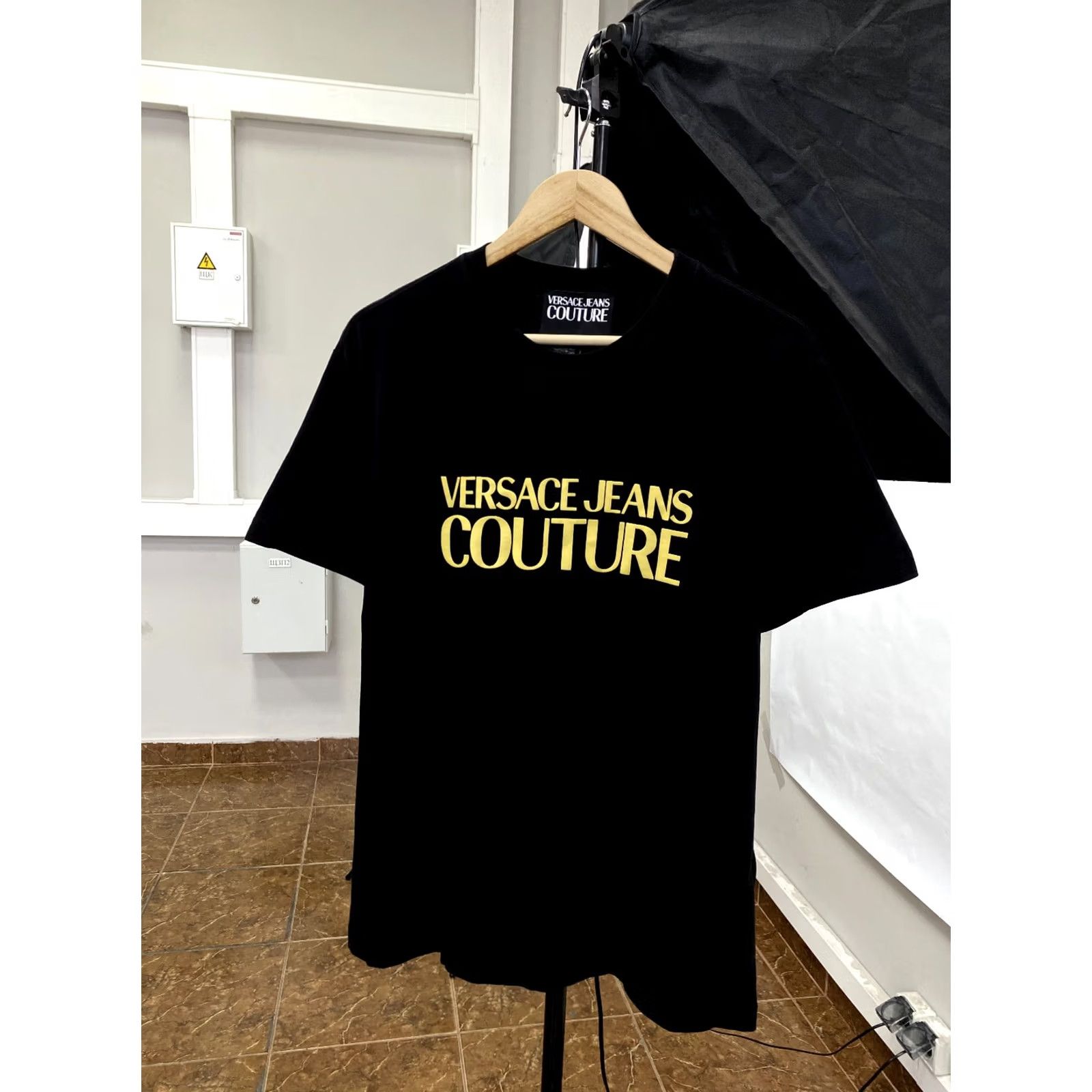 Versace Jeans Couture Versace Jeans Couture Rare t-shirt XL Black Mens VINTAGE Size US XL / EU 56 / 4 - 2 Thumbnail