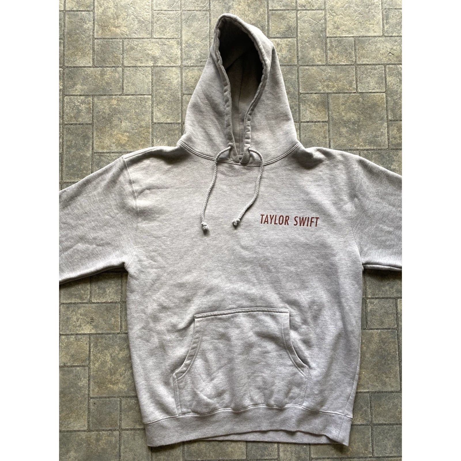 Vintage Taylor Swift Pullover Hoodie Men L Gray Taylor Swift Red Taylor’s Version Gray Mens Hoodies Size US L / EU 52-54 / 3 - 3 Thumbnail
