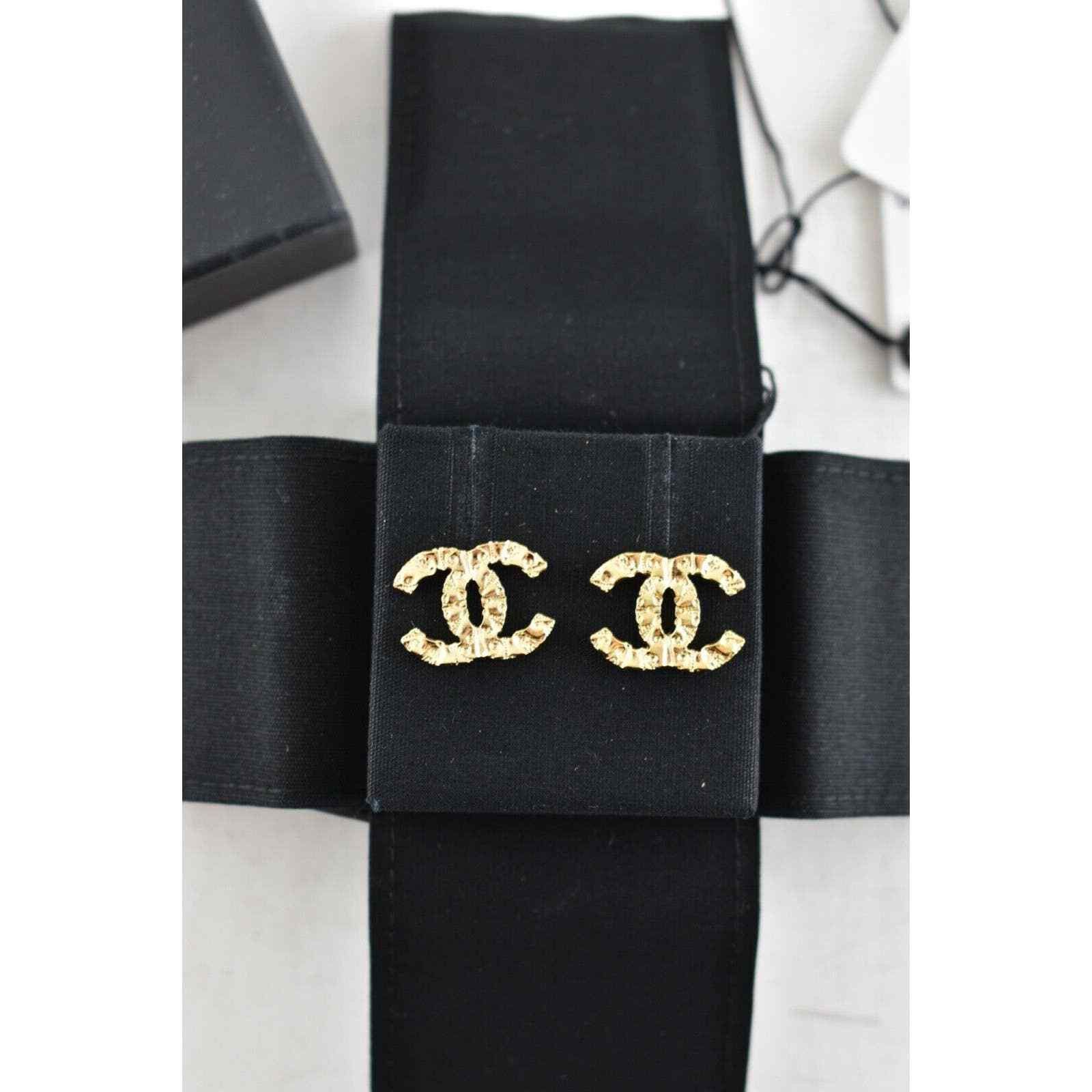 Chanel Chanel Gold Interlocking Hammered Drop Statement Earrings Size ONE SIZE - 4 Thumbnail