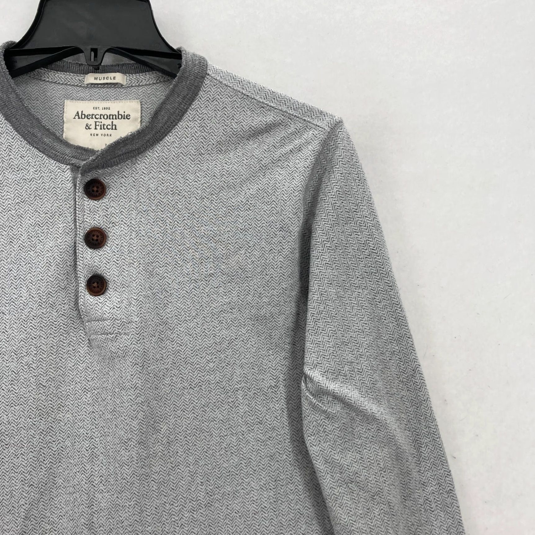 Abercrombie & Fitch Abercrombie & Fitch Muscle Henley Long Sleeve T Shirt Mens M Gray Preppy Size US M / EU 48-50 / 2 - 2 Thumbnail