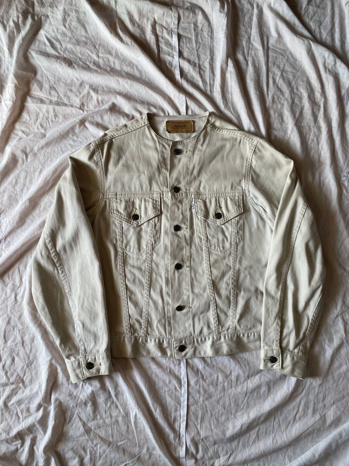 Levi's × Vintage vintage levi’s corduroy trucker jacket Size M / US 6-8 / IT 42-44 - 1 Thumbnail