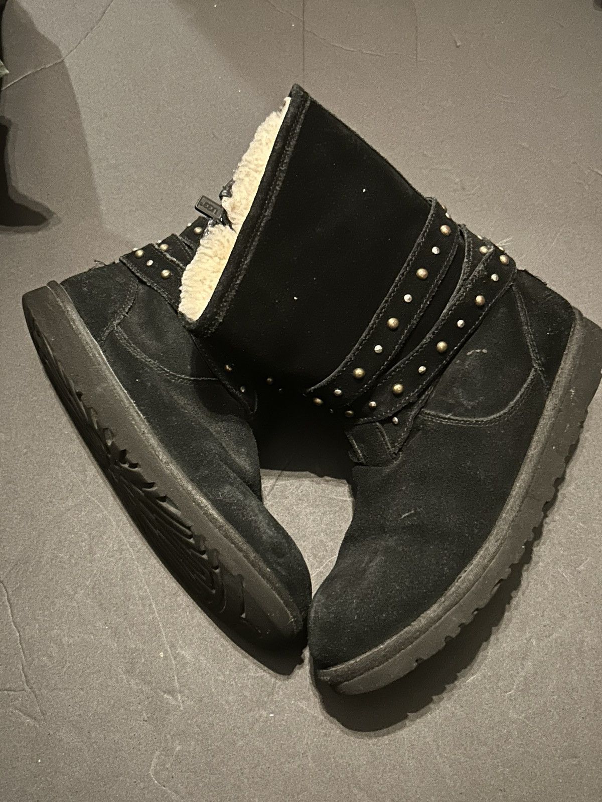 Ugg Ugg suede bootie with gold accents Size US 6 / IT 36 - 2 Thumbnail