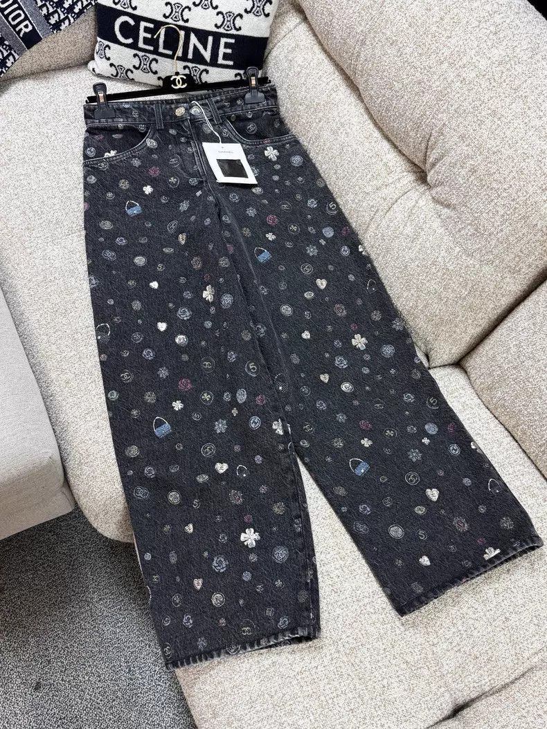 Chanel Chanel 25B popular black printed graffiti badge jeans wide Size 24" / US 00 / IT 34 - 3 Thumbnail