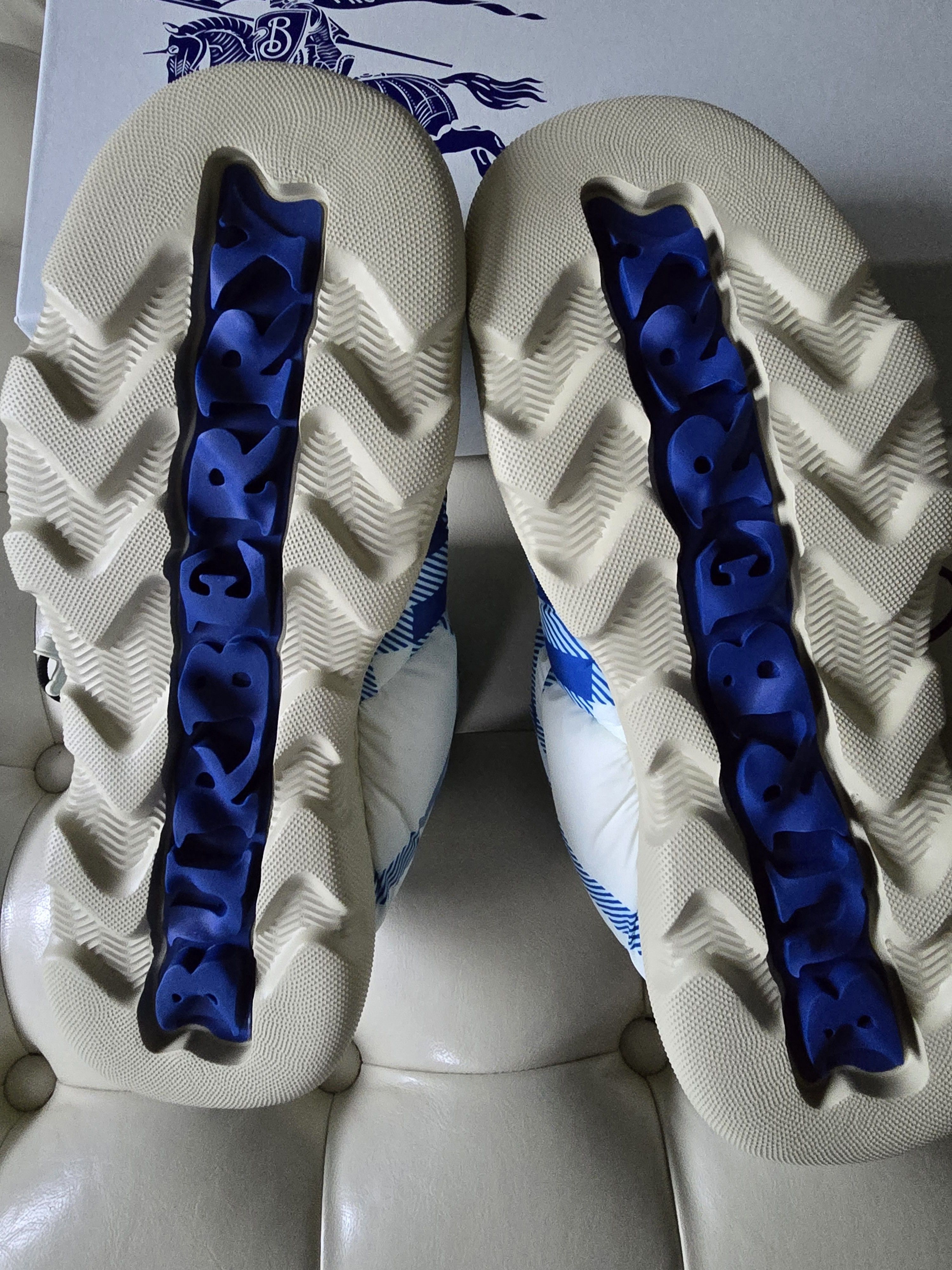 Burberry BURBERRY Checked Padded Ankle Boots White/Blue Size US 8 / EU 41 - 6 Thumbnail