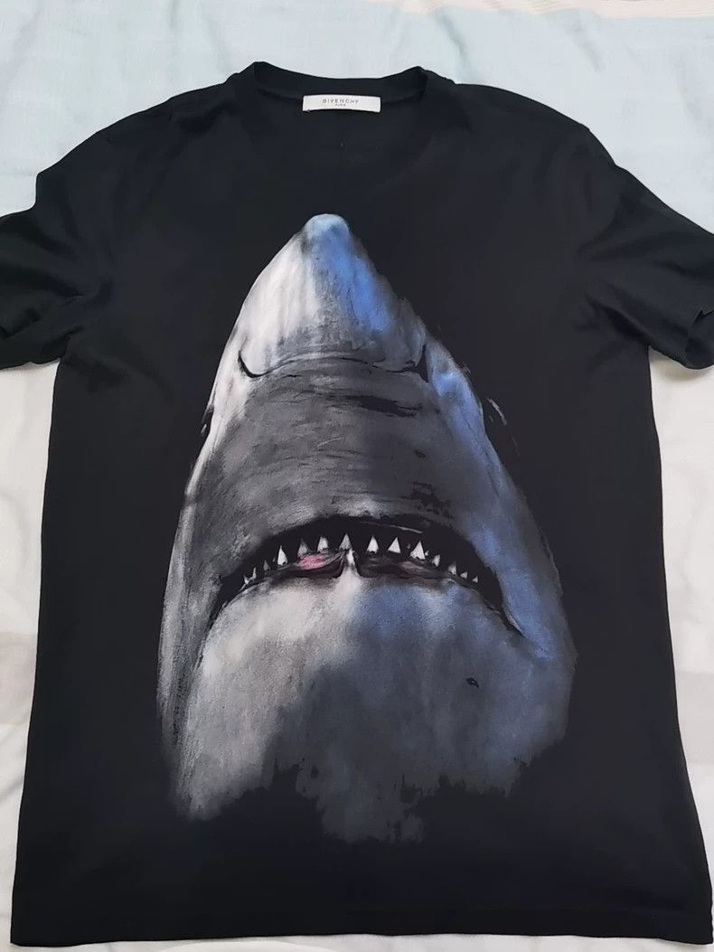 Givenchy Givenchy Shark Short Sleeve T-Shirt, Size M Size US M / EU 48-50 / 2 - 1 Thumbnail
