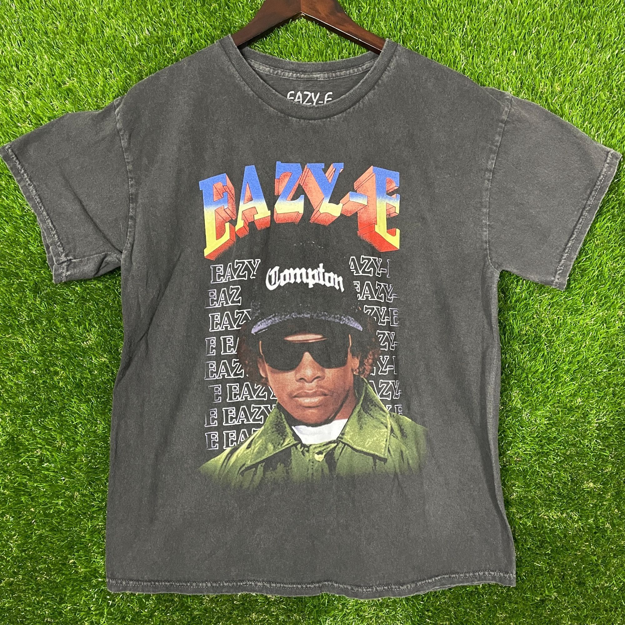 Urban Outfitters Eazy-E Compton Graphic T-shirt size Medium Size US M / EU 48-50 / 2 - 1 Thumbnail