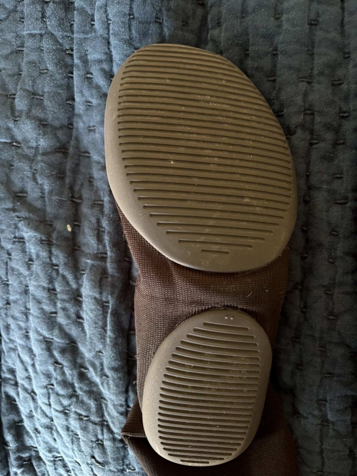 Kanye West × Yeezy Yeezy Pods – Tagged Size : 2 Size US 10 / EU 43 - 1 Thumbnail