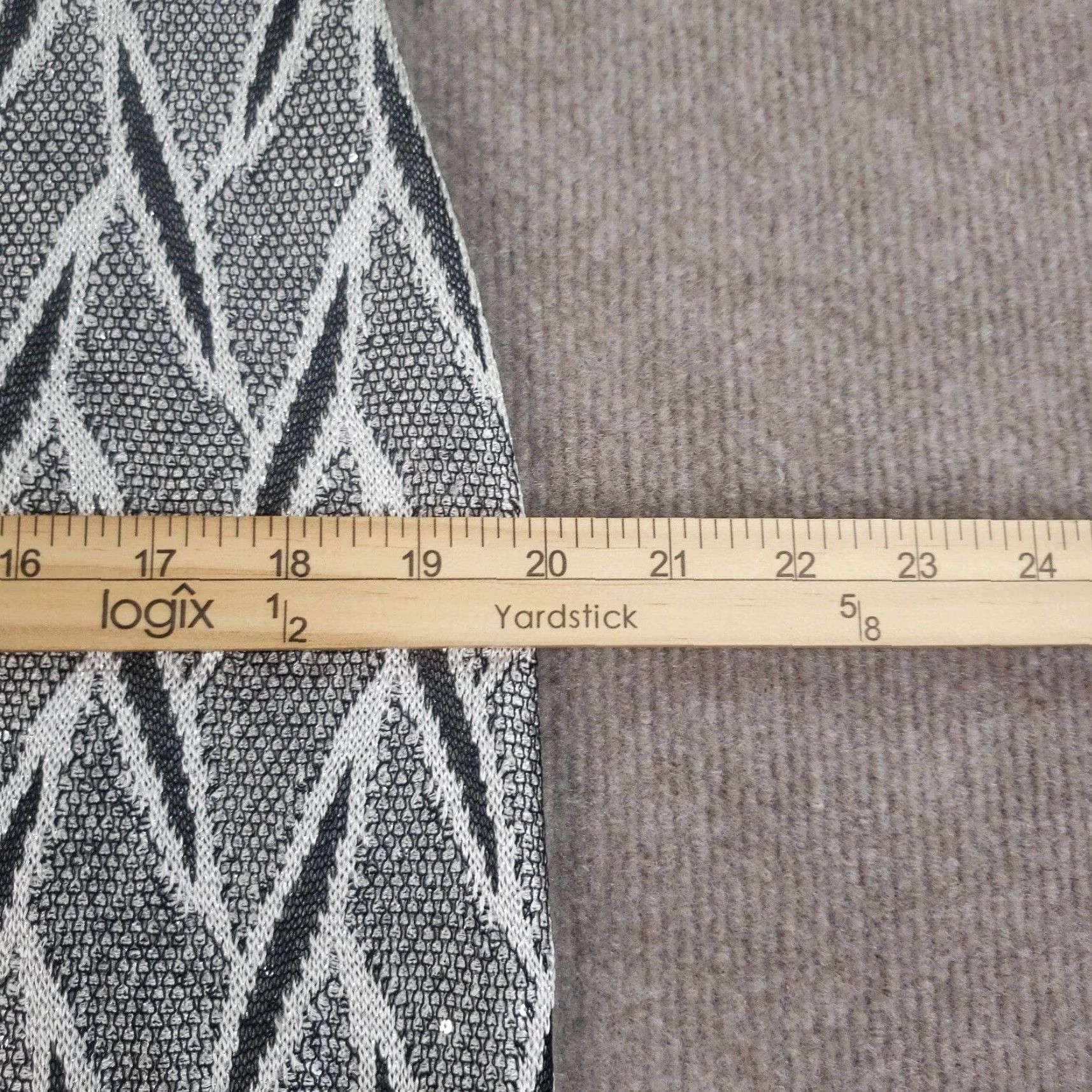 St. John St. John Sheath Dress Womens Size 10 Gray Knit Sleeveless Sequin Knee Length Womens Size L / US 10 / IT 46 - 4 Thumbnail