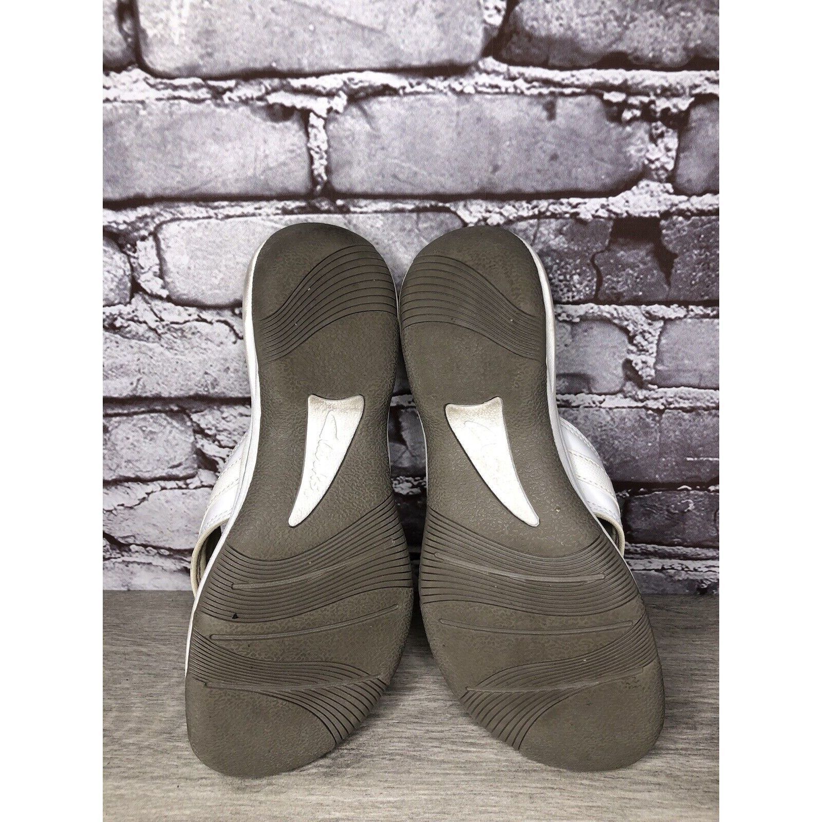 Clarks Clarks Cloudsteppers White Brinkley Flip Flops Foam Sandals Size US 9 / IT 39 - 7 Thumbnail