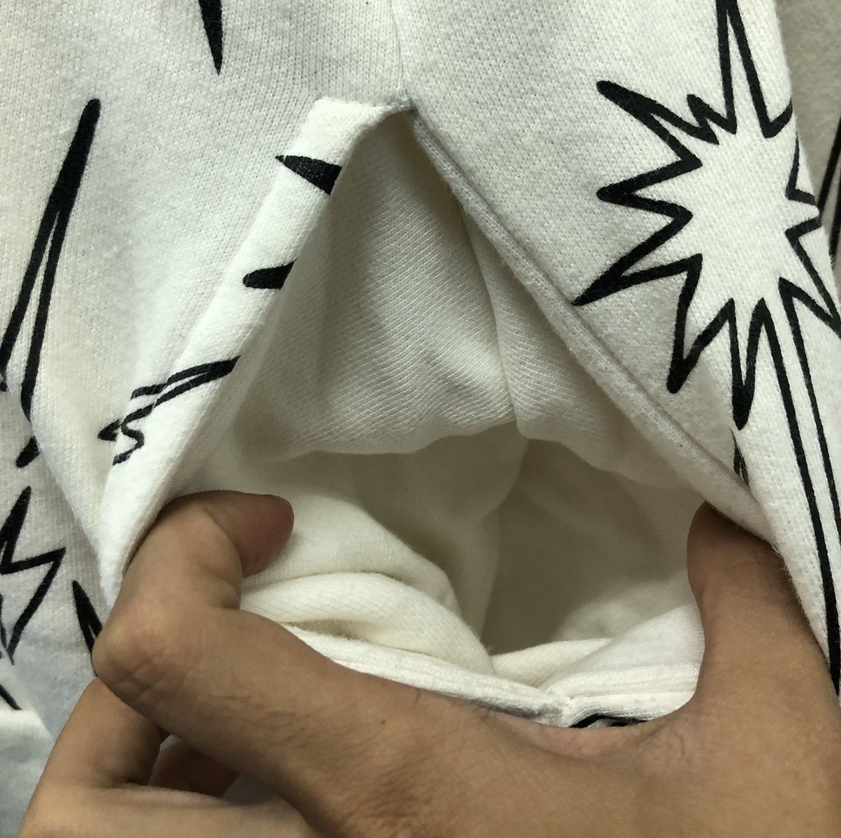 Disney Disney x DAMMY Mickey Mouse Lightning Bolt Sweatshirt White Size US L / EU 52-54 / 3 - 7 Thumbnail