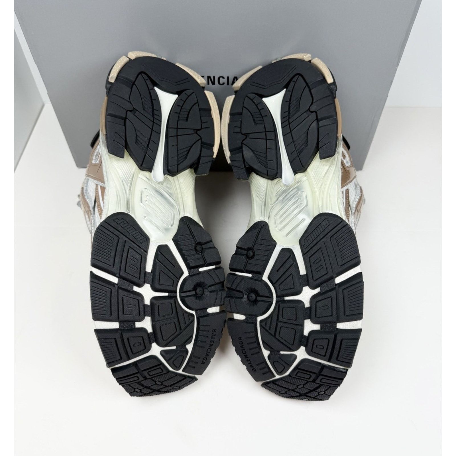 Balenciaga Size 46EU/13US - Balenciaga Runner Beige NEW Size US 13 / EU 46 - 6 Thumbnail