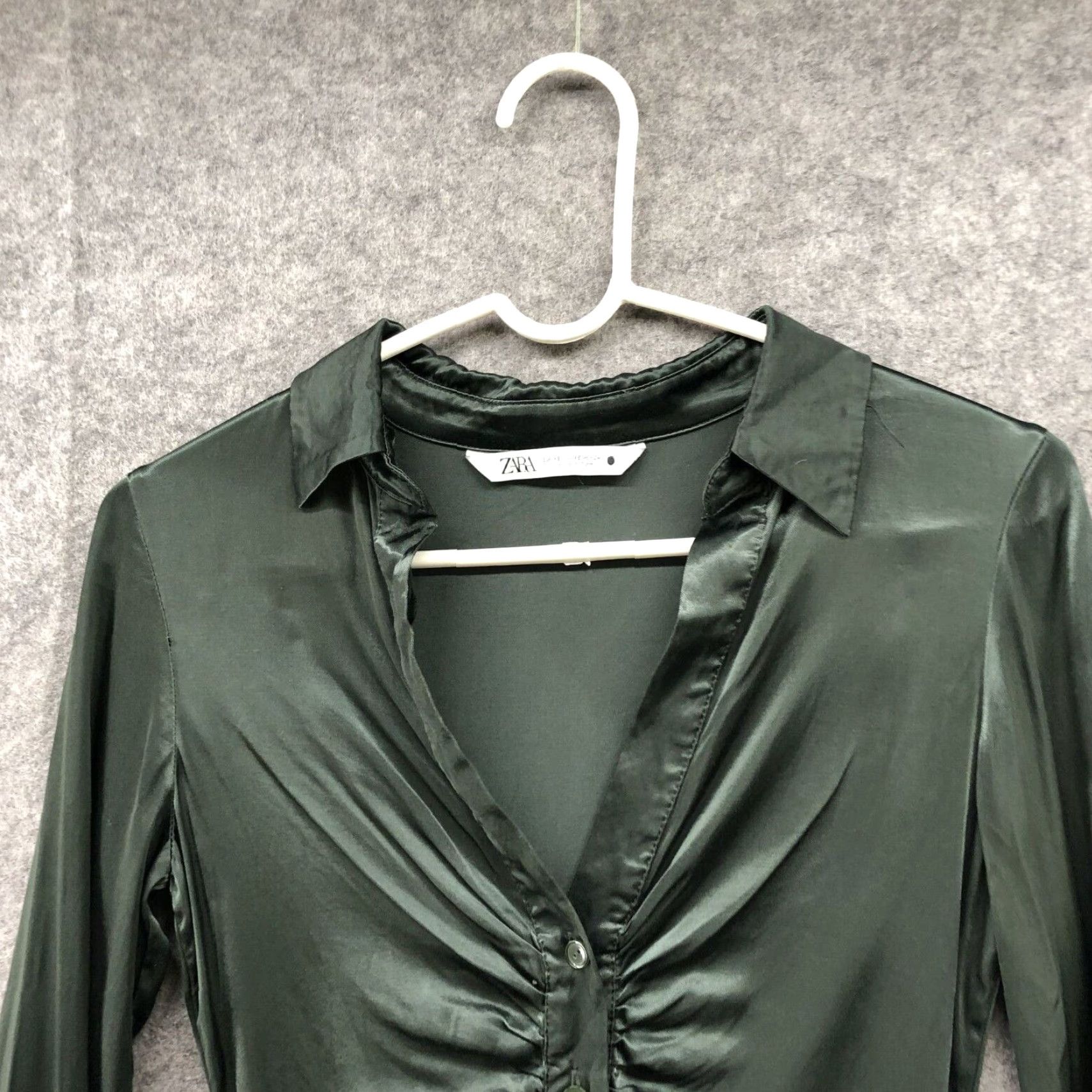 Zara VINTAGE Zara Satin Shirt Womens XS Ruched Front Collared Fitted Button V-Neck Stretchy Size XS / US 0-2 / IT 36-38 - 4 Thumbnail